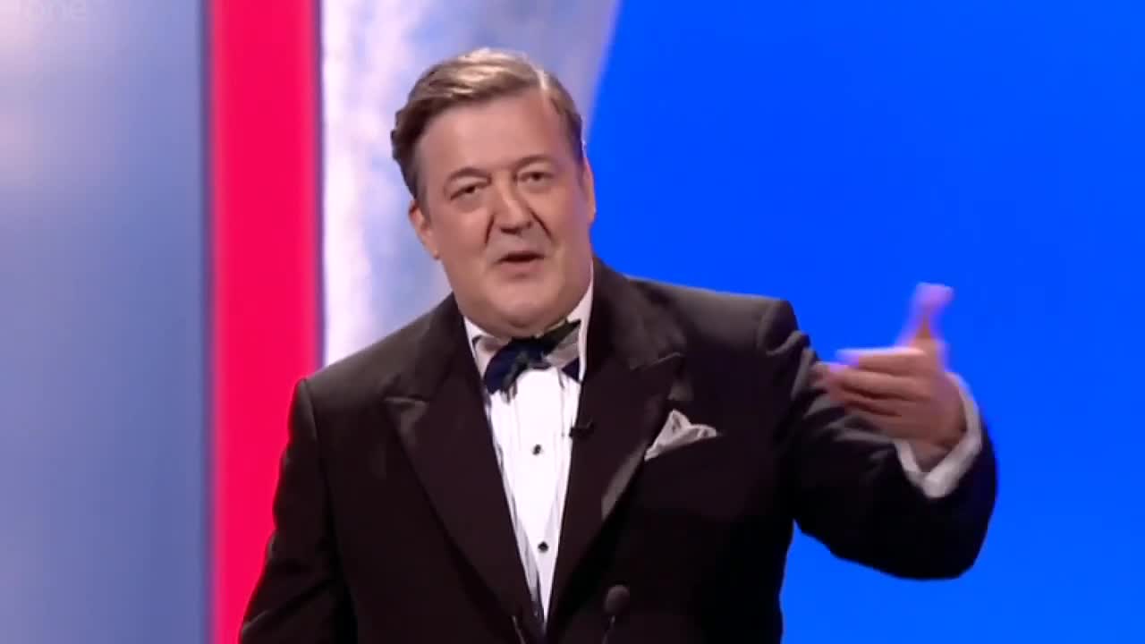 Brad blows a kiss